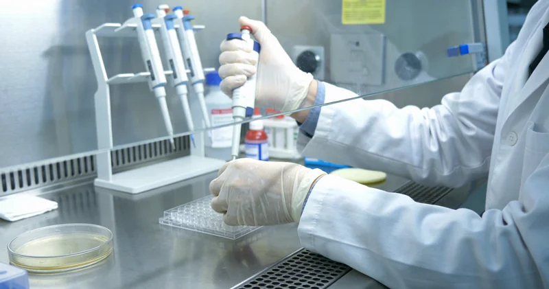 龙泉女性进行乳腺B超检查，展现