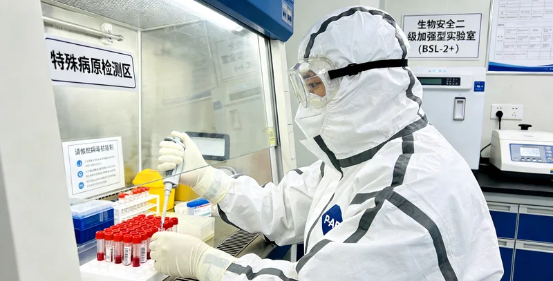 黄冈女性进行乳腺健康筛查示意图