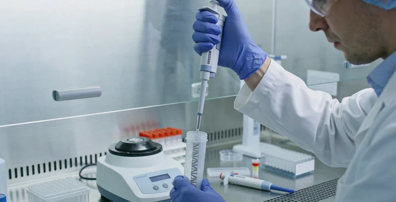 巴林右旗新生儿接受健康检查