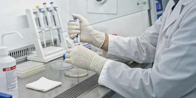 沙湾渔民如释重负与家人在一起的