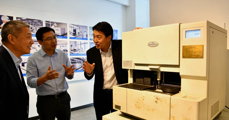 重庆全家人在户外享受健康生活