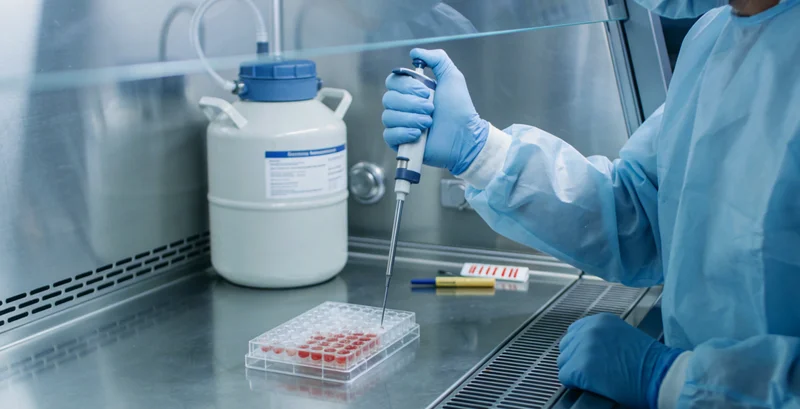 延安备孕女性与家人讨论健康问题