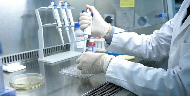 温馨的家庭沟通场景,体现关爱与