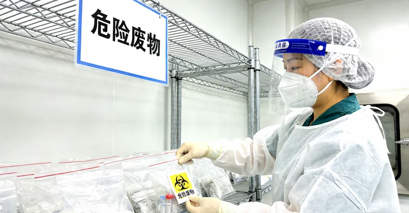 广州女性在医院接受胃镜检查