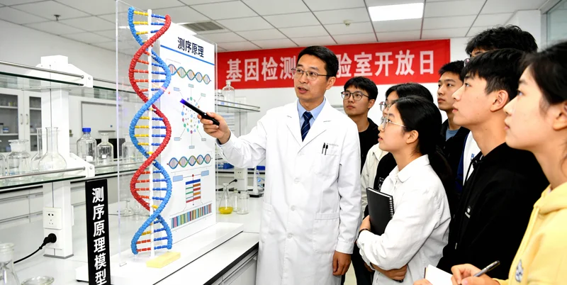 北镇居民在医院进行定期甲状腺超