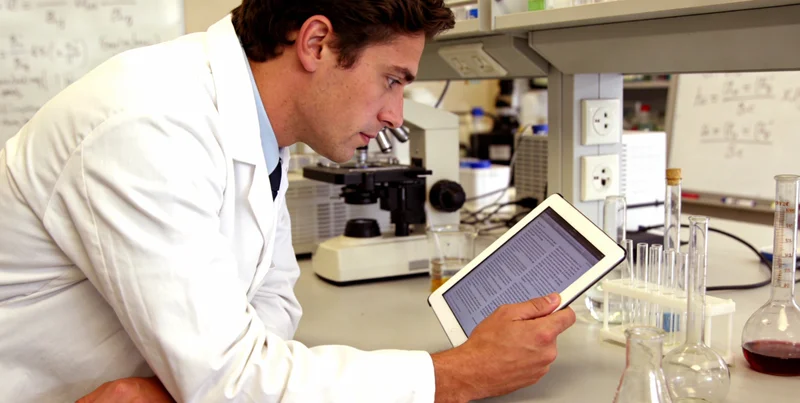 漠河实验室技术员进行基因检测样