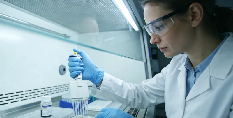 焦作护士正在为市民进行基因检测