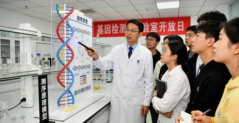 基因测序实验室高科技设备工作场